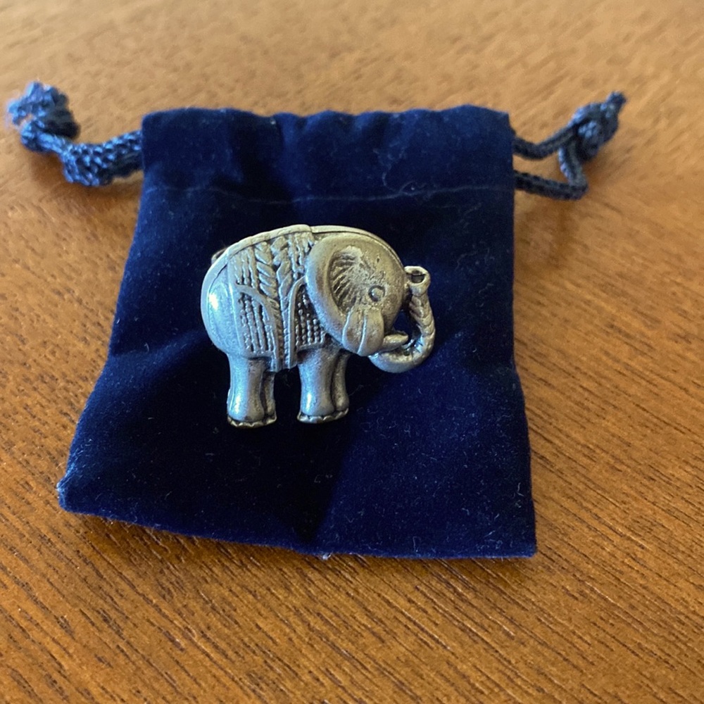 Elephant metal ring